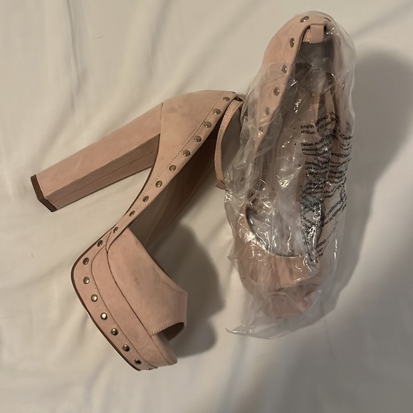 Heels - Picture 2 of 3